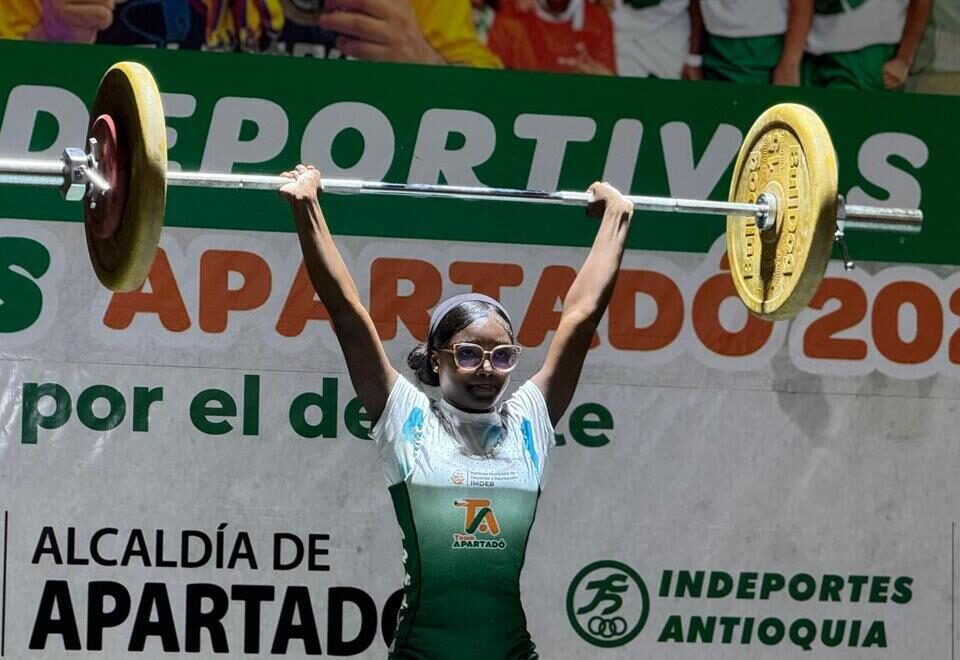 Entre barras, ruedas y zancadas: Apartadó se destacó en pesas, patinaje y atletismo, en la primera jornada del subregional de Urabá