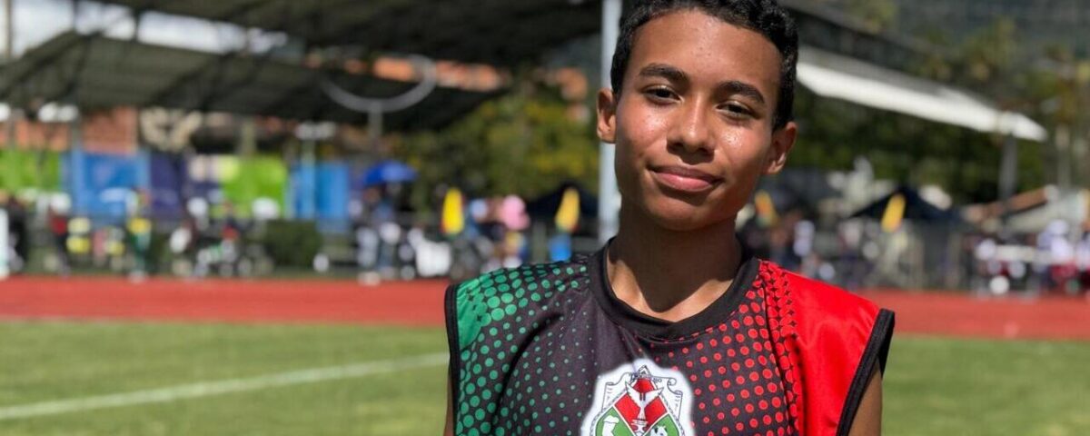 Dilan Sebastián Muñoz, atleta amalfitano, corre con gratitud y ahora representará a Antioquia en la final nacional de los Juegos Intercolegiados