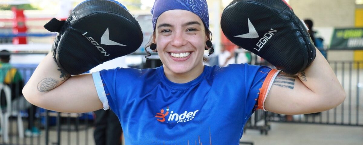 Golpes de Paola Rincón, entrenadora de boxeo en final departamental de Juegos Deportivos Intercolegiados, son de esperanza