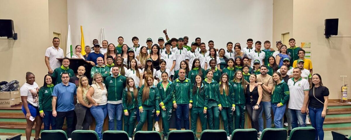 Indeportes Antioquia entregó la bandera y la “nueva piel” a sus deportistas rumbo a la final nacional de los Juegos Intercolegiados 2025
