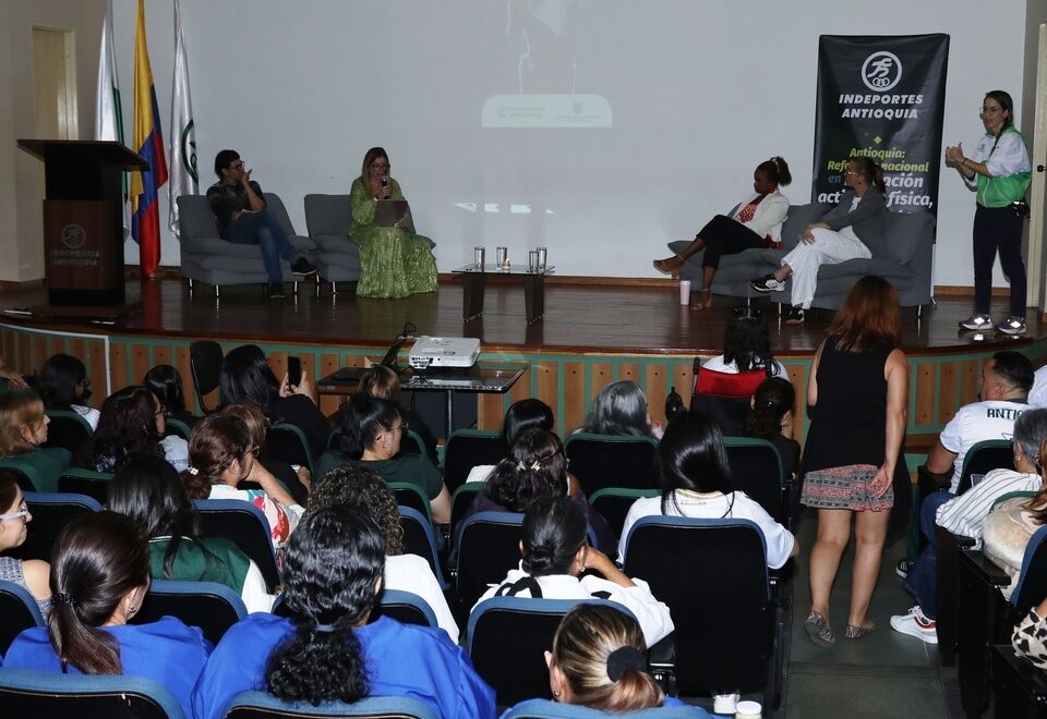 Con diálogo y reflexión, Indeportes Antioquia conmemoró el Día Internacional por los Derechos de las Mujeres