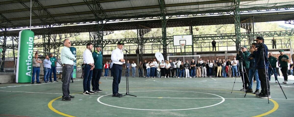 Se puso al servicio de la comunidad la renovada placa polideportiva de la Unidad Alterna y el Centro de Promoción de la Salud en El Retiro, Antioquia