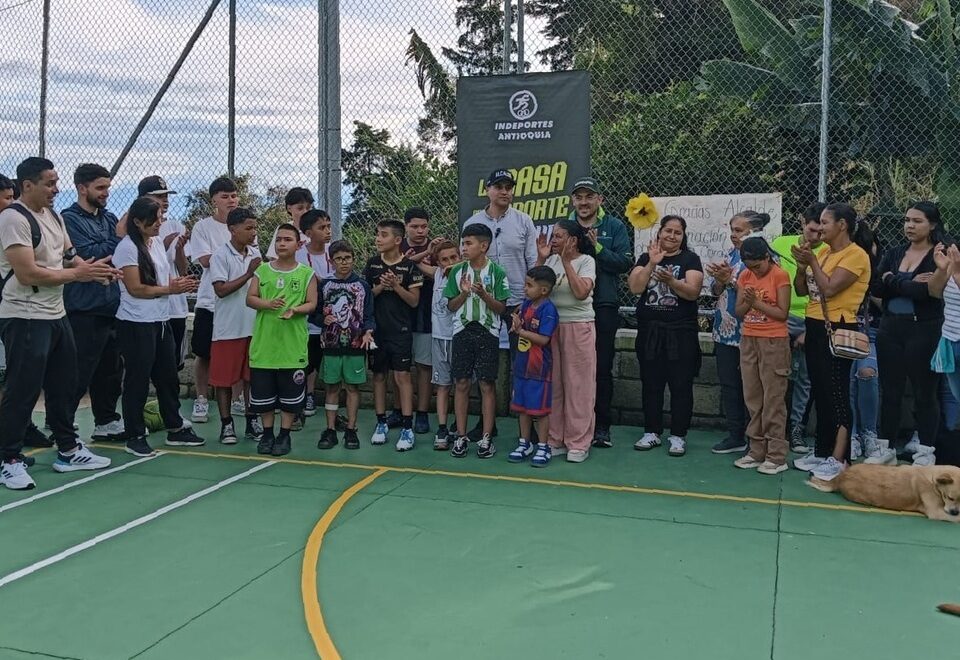 En Montebello avanzan obras de mejoramiento de tres placas polideportivas y un coliseo, con una inversión superior a los 1.393 millones de pesos