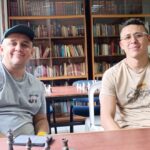 Norbey Rodríguez Álvarez, director ejecutivo de la Liga de Ajedrez de Antioquia y Esteban Alberto Valderrama Quiceno, deportista y entrenador de ajedrez de Antioquia.