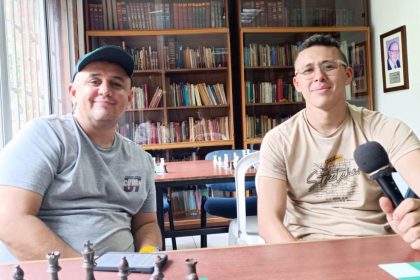 Norbey Rodríguez Álvarez, director ejecutivo de la Liga de Ajedrez de Antioquia y Esteban Alberto Valderrama Quiceno, deportista y entrenador de ajedrez de Antioquia.