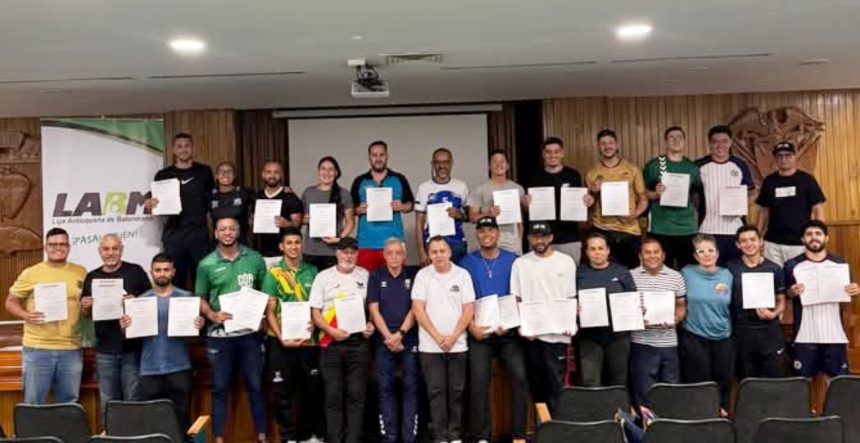 Capacitación de entrenadores de balonmano en Medellín