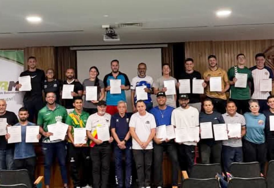 Capacitación de entrenadores de balonmano en Medellín
