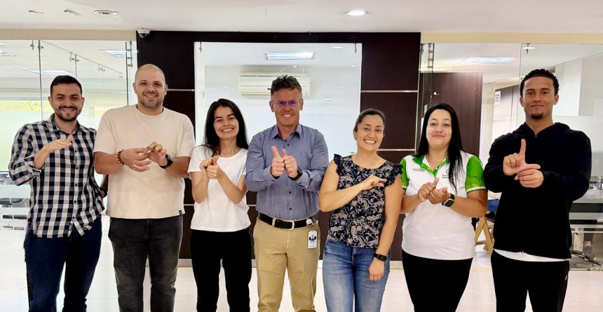 Representantes de la INSOR (el Instituto Nacional para Sordos), la Dirección de Discapacidad de la Gobernación e Indeportes Antioquia