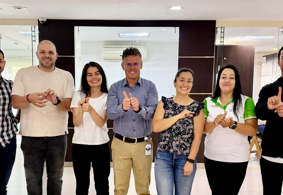 Representantes de la INSOR (el Instituto Nacional para Sordos), la Dirección de Discapacidad de la Gobernación e Indeportes Antioquia