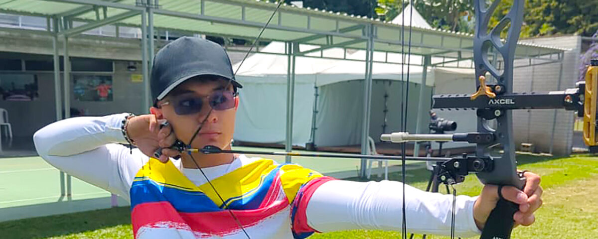 Con la camiseta tricolor puesta y la mira fija en el objetivo. Juan Andrés Restrepo Villa, U21, compite en el Campeonato Panamericano de Tiro con Arco dejando en alto el nombre de Colombia