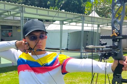 Con la camiseta tricolor puesta y la mira fija en el objetivo. Juan Andrés Restrepo Villa, U21, compite en el Campeonato Panamericano de Tiro con Arco dejando en alto el nombre de Colombia