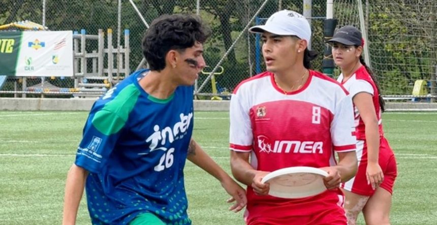 En la imagen de archivo, secuencia de un partido de ultimate en los Juegos Departamentales 2025. Foto de Andrés Esteban Marín Marín.
