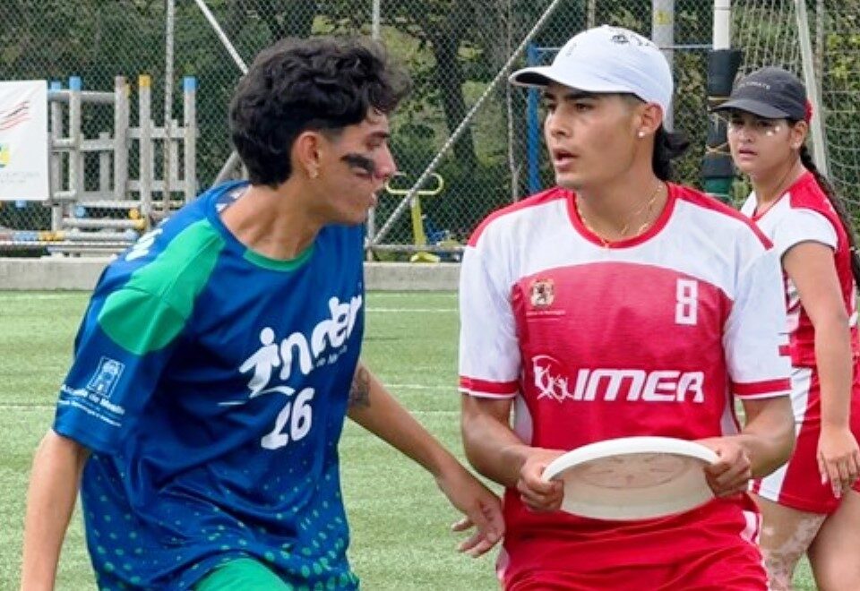 En la imagen de archivo, secuencia de un partido de ultimate en los Juegos Departamentales 2025. Foto de Andrés Esteban Marín Marín.
