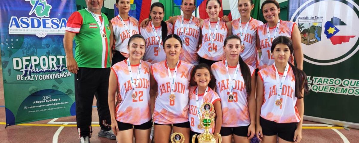 Deportistas de baloncesto de Jardín campeonas de la Copa Suroeste de Baloncesto