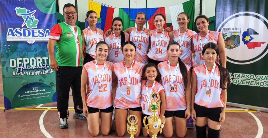 Deportistas de baloncesto de Jardín campeonas de la Copa Suroeste de Baloncesto