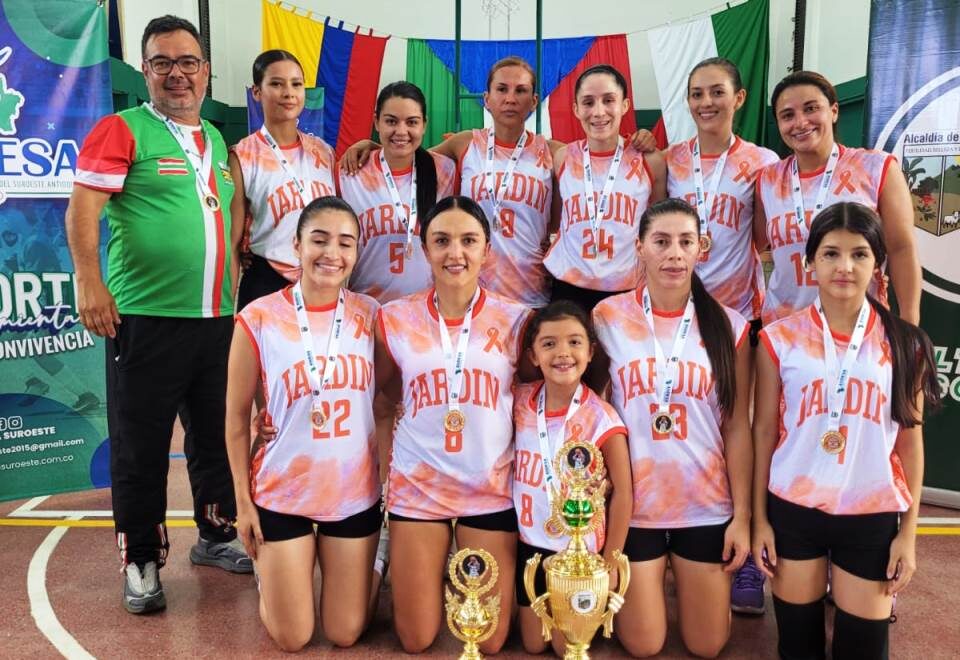 Deportistas de baloncesto de Jardín campeonas de la Copa Suroeste de Baloncesto
