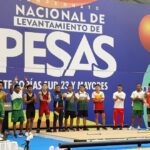 Presentación de pesistas en el Campeonato Nacional de Levantamiento de Pesas Mayores.
