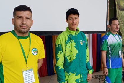 De izquierda a derecha, Hugo Arley Upegui de Valdivia (2º), Carlos Antonio Álvarez Barrientos de Gómez Plata (1º), y Edwin Ferney Posada Henao de San Andrés de Cuerquia (3º).