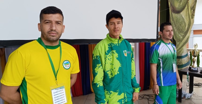 De izquierda a derecha, Hugo Arley Upegui de Valdivia (2º), Carlos Antonio Álvarez Barrientos de Gómez Plata (1º), y Edwin Ferney Posada Henao de San Andrés de Cuerquia (3º).