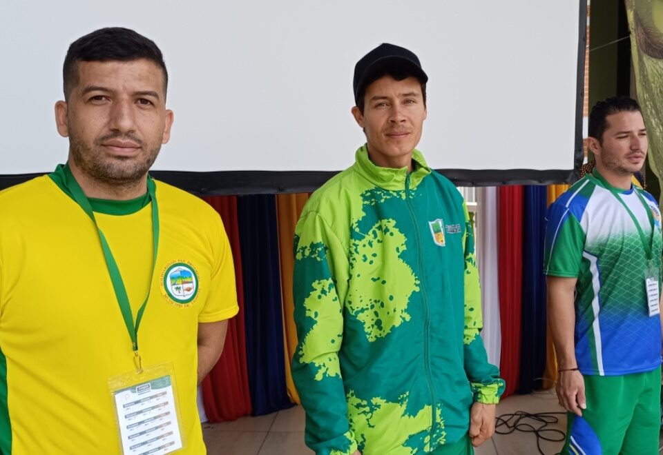 De izquierda a derecha, Hugo Arley Upegui de Valdivia (2º), Carlos Antonio Álvarez Barrientos de Gómez Plata (1º), y Edwin Ferney Posada Henao de San Andrés de Cuerquia (3º).