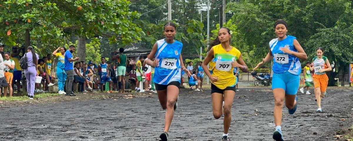 Mileidis Xiomara Blanco Peña (número 270 en la imagen), de San Juan de Urabá, ganó el primer oro de los Juegos Deportivos Campesinos 2026 en la prueba de los 800 metros planos damas.