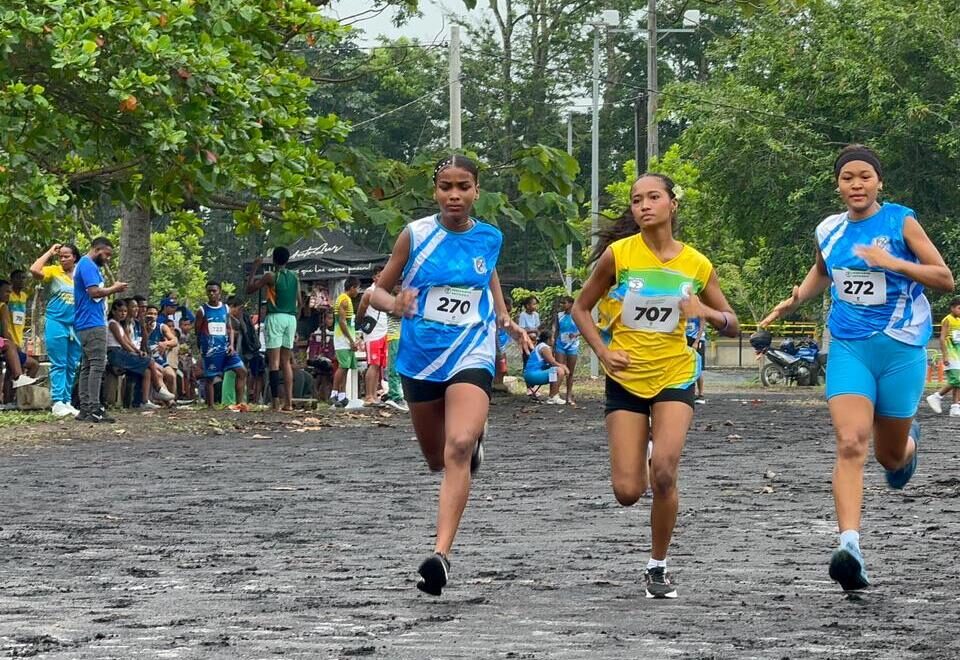 Mileidis Xiomara Blanco Peña (número 270 en la imagen), de San Juan de Urabá, ganó el primer oro de los Juegos Deportivos Campesinos 2026 en la prueba de los 800 metros planos damas.