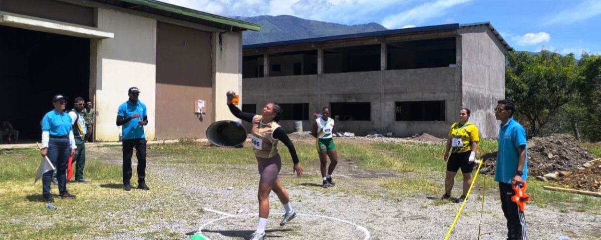 Impulsión de la bala. El torneo de atletismo es liderado por El Bagre