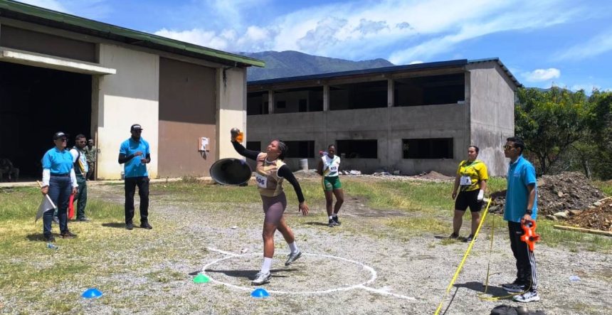 Impulsión de la bala. El torneo de atletismo es liderado por El Bagre