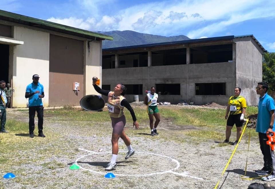 Impulsión de la bala. El torneo de atletismo es liderado por El Bagre