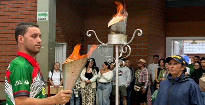 Fuego deportivo encendido por Juan Raúl Giraldo Salazar, deportista destacado del torneo campesino de fútbol de El Santuario.