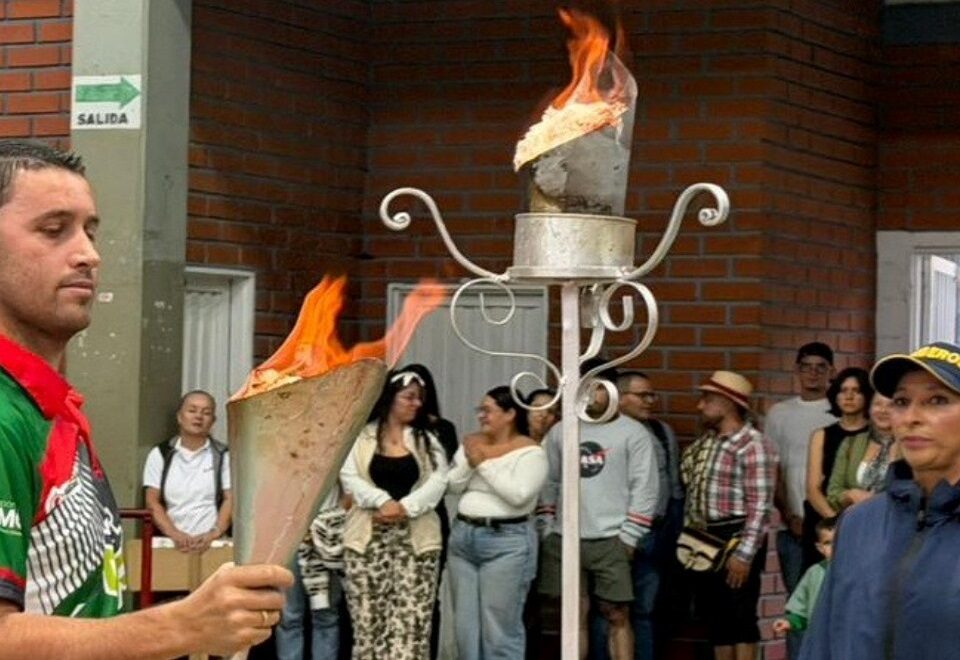 Fuego deportivo encendido por Juan Raúl Giraldo Salazar, deportista destacado del torneo campesino de fútbol de El Santuario.