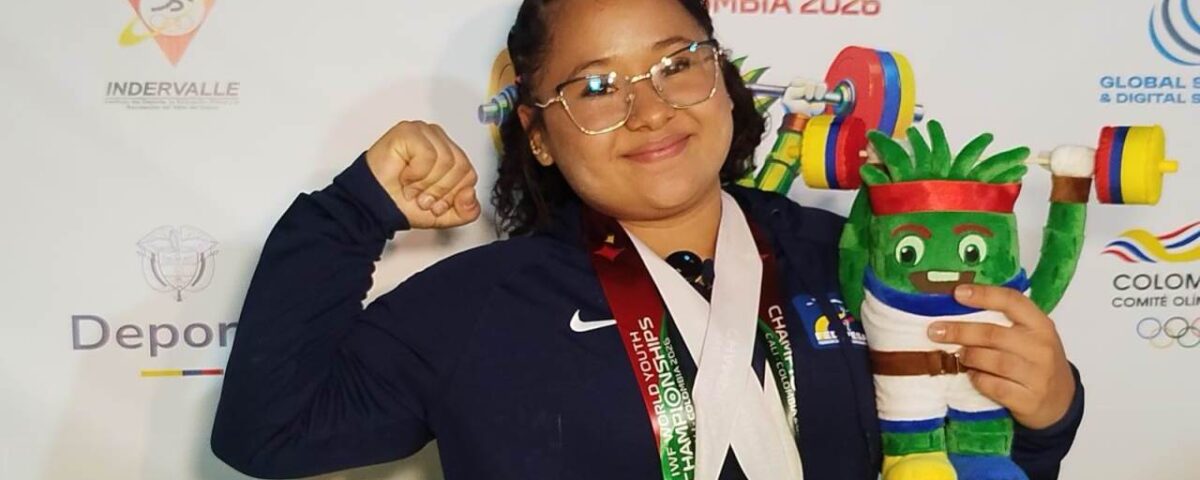 En el Campeonato Mundial Júnior de Levantamiento de Pesas en Cali, Estefany Higuita de Antioquia ganó dos medallas de bronce