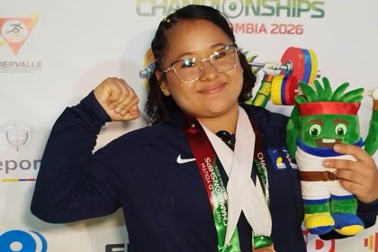En el Campeonato Mundial Júnior de Levantamiento de Pesas en Cali, Estefany Higuita de Antioquia ganó dos medallas de bronce