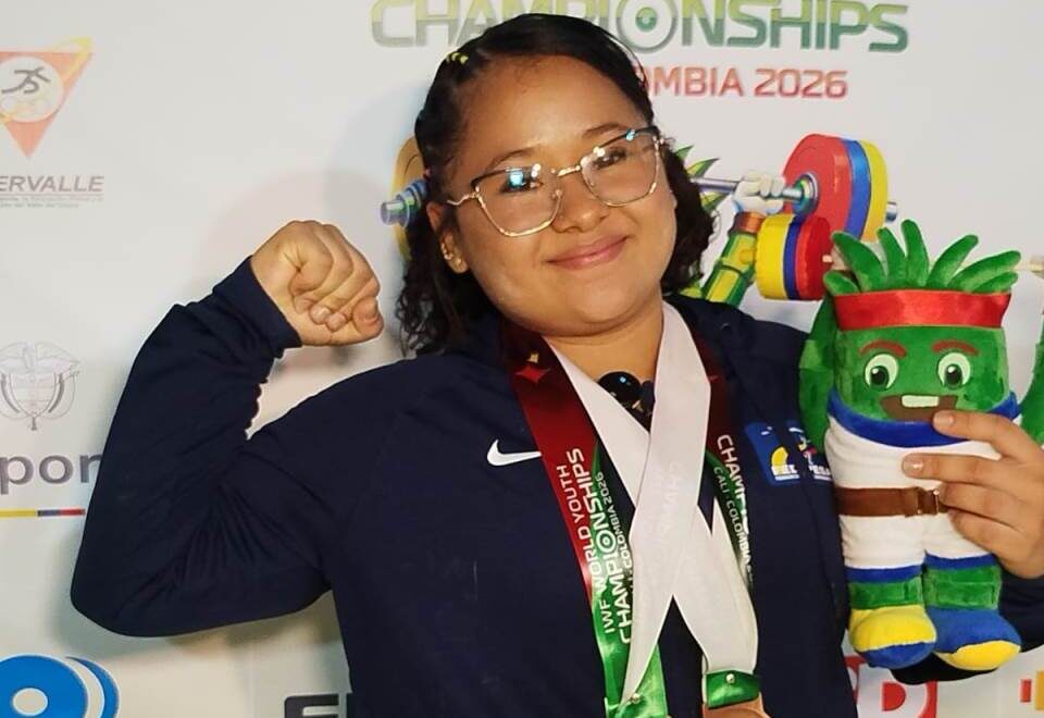 En el Campeonato Mundial Júnior de Levantamiento de Pesas en Cali, Estefany Higuita de Antioquia ganó dos medallas de bronce