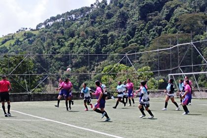 secuencia del partido de fútbol femenino entre los oncenos de Angostura 2 vs Campamento 1