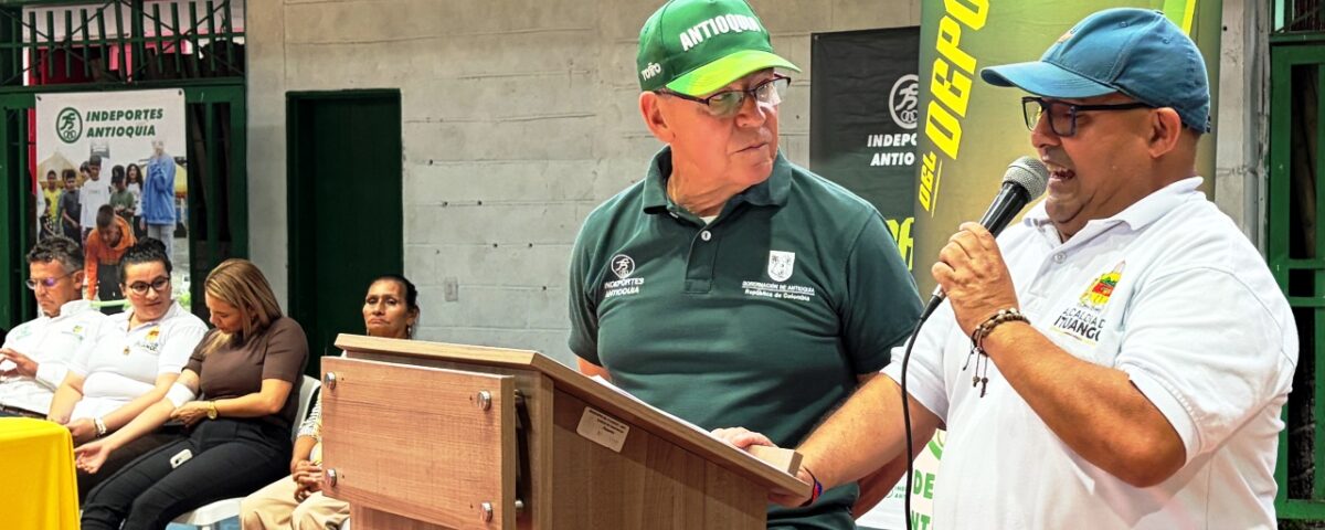 Luis Fernando Loaiza Gallego y Jorge Raúl Gallo Machado en la inauguración de los Juegos Campesinos de Norte y Bajo Cauca en Ituango