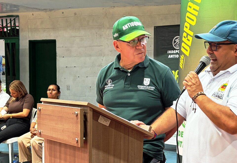 Luis Fernando Loaiza Gallego y Jorge Raúl Gallo Machado en la inauguración de los Juegos Campesinos de Norte y Bajo Cauca en Ituango