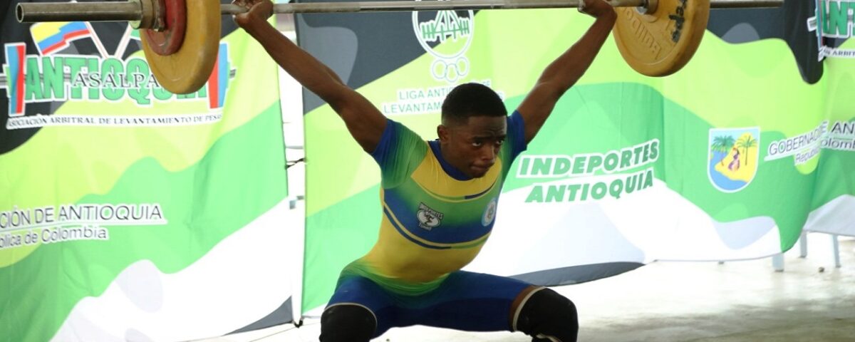 , en acción Ismael Jareth Quejada Simanca de Turbo. Ganador de la categoría 65 kilogramos, categoría prejuvenil