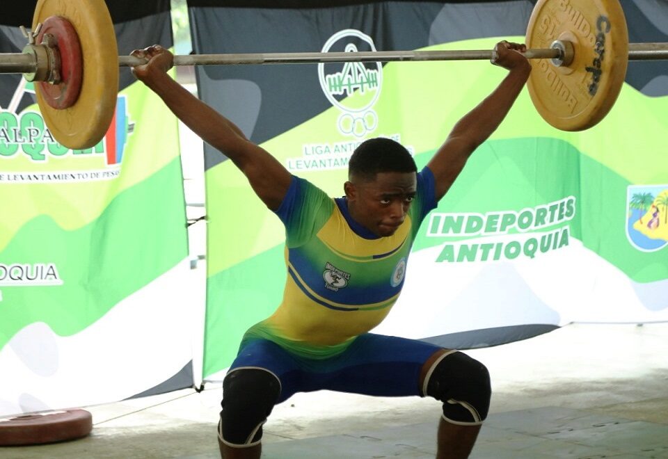 , en acción Ismael Jareth Quejada Simanca de Turbo. Ganador de la categoría 65 kilogramos, categoría prejuvenil