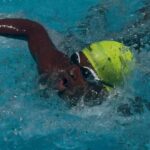 Juan Esteban García Córdoba, de Turbo, entrenó en río y mar, para competir en natación en la final de los Intercolegiados de Girardota