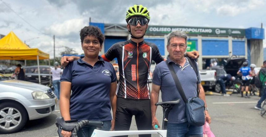 Estudia gastronomía y sueña con Europa: la historia de Juan José Múnera, el ciclista de Barbosa que ganó el oro en Girardota