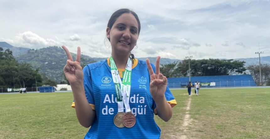 María Ángel Cano es una paratleta de Itagüí que tuvo "alitas" en sus pies para volar en Juegos Intercolegiados