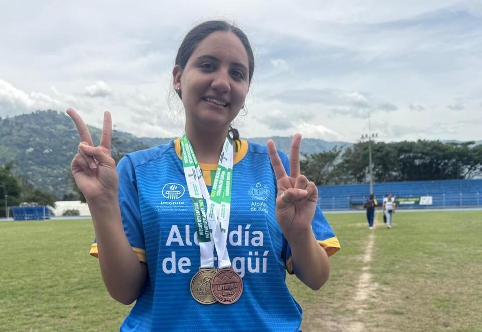 María Ángel Cano es una paratleta de Itagüí que tuvo "alitas" en sus pies para volar en Juegos Intercolegiados