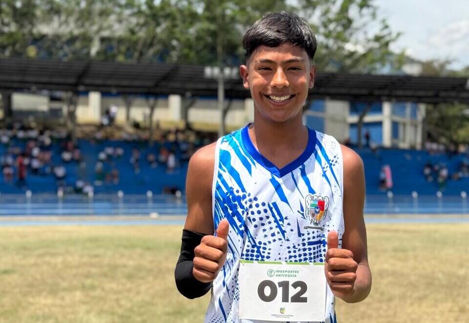 Santiago Giraldo Urueta, el atleta de Alejandría que saltó su propia altura y conquistó el oro en los Juegos Intercolegiados de Antioquia