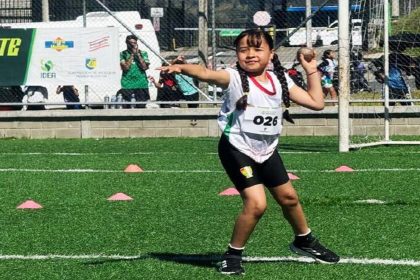 Deportista de atletismo en acción en Yarumal
