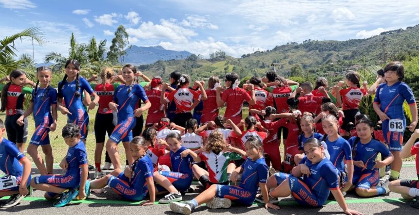 Deportistas de patinaje en Urrao en los Juegos Escolares del Suroeste
