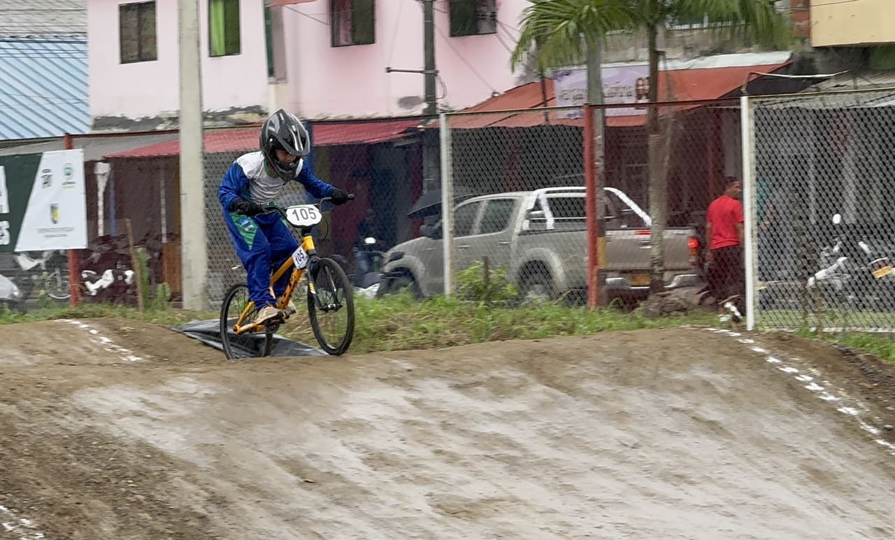 Azur Ramírez Alzate, bicicrosista de Urrao, sueña con ser científico matemático de la NASA