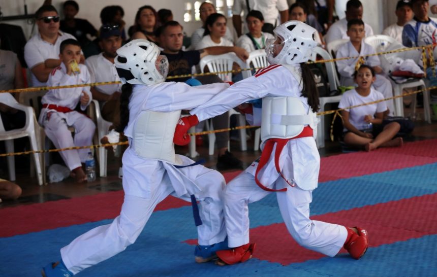 Bello ganó los torneos de karate do