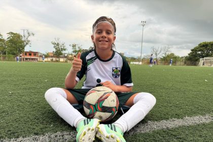 Maximiliano Higuita Velásquez, juega fútbol para Santa Fe de Antioquia, con pinta de argentino