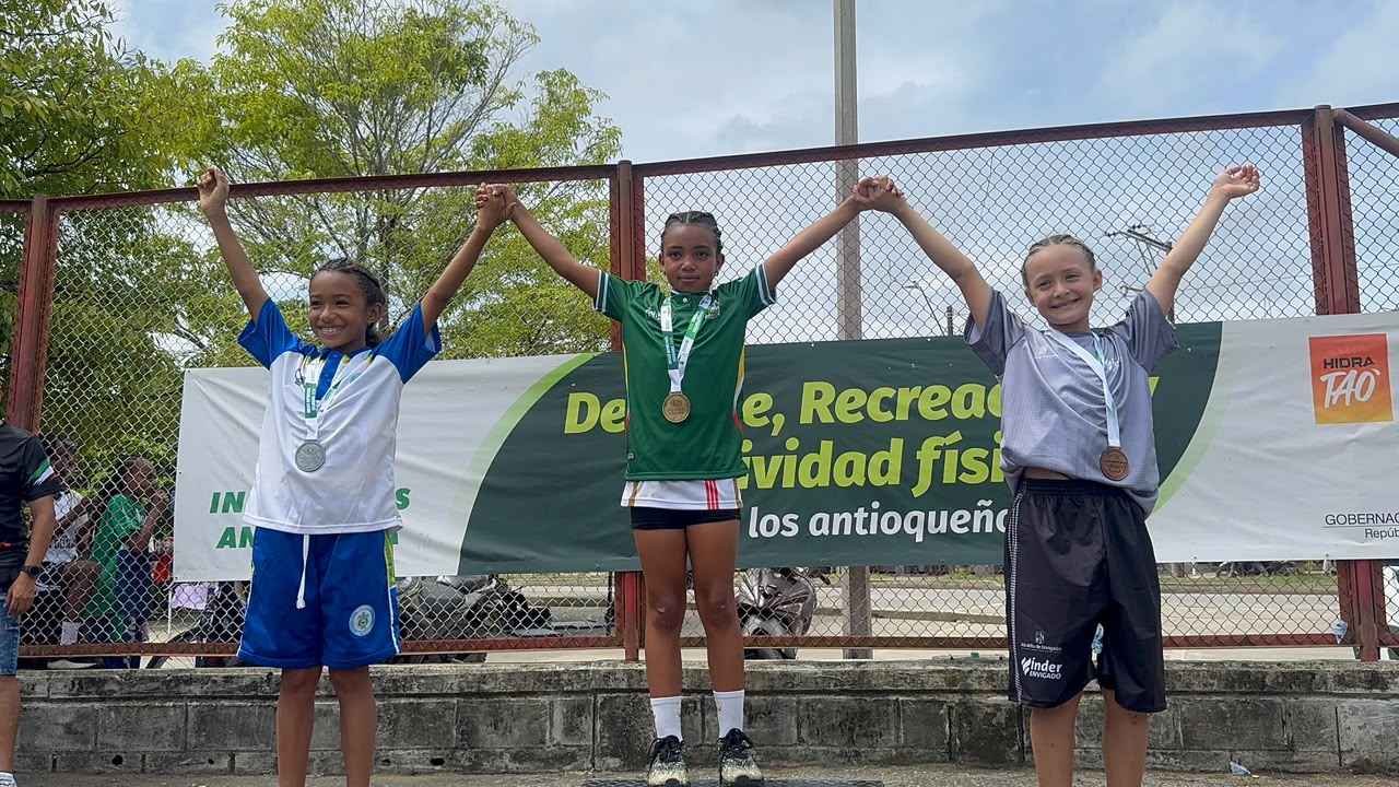 Michell Andrea García, la atleta de Guarne que corrió con el número 001 y conquistó dos oros